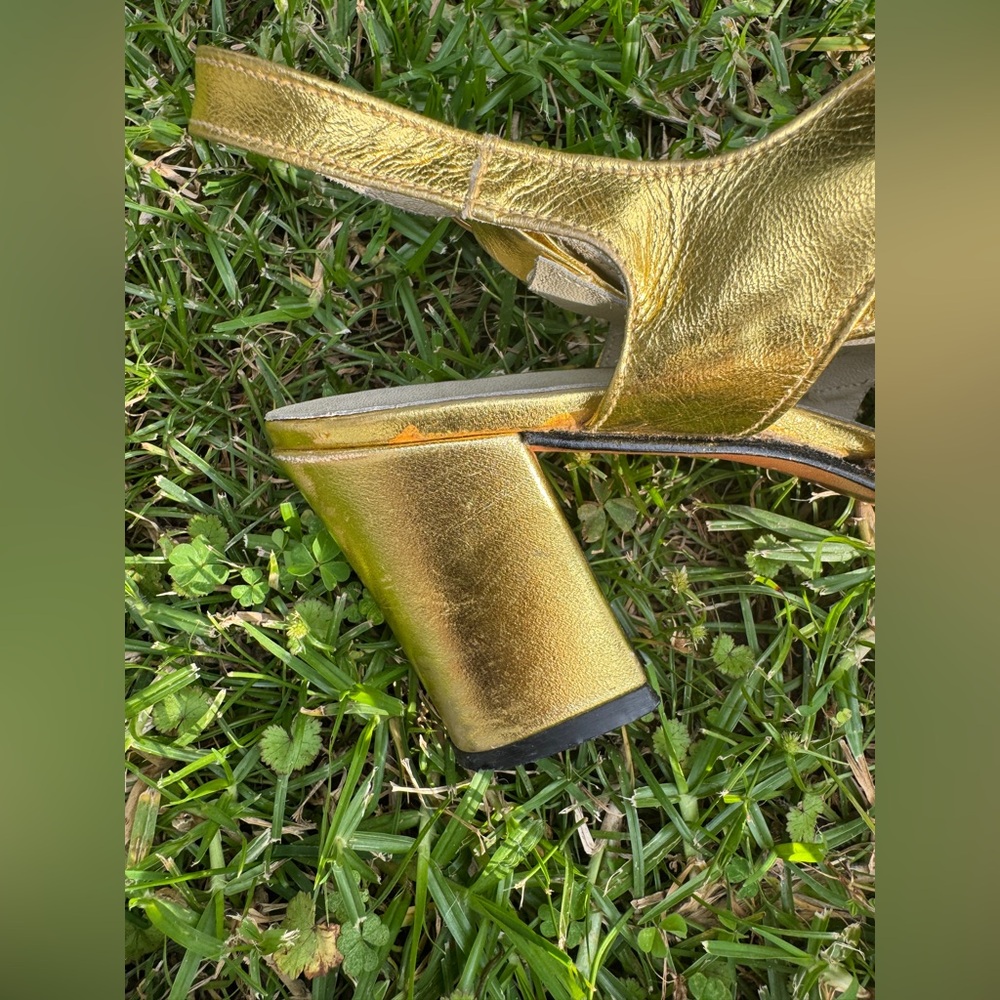 70s Vintage Gold Strappy Sandals w block Heels 8A - Picture 4 of 8